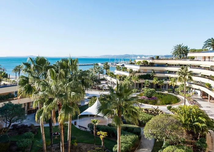 Holiday Inn Nice - Port St Laurent By Ihg Saint-Laurent-du-Var photo