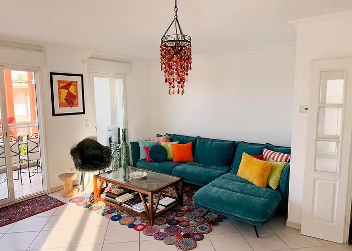 foto di Spacious Seaside Condo With Garden & Sea-View Antibes