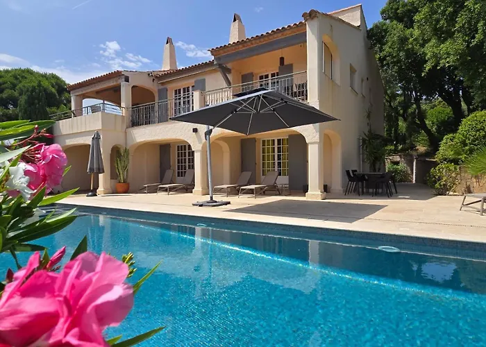 صورة Villa Savoir Vivre With Sea View And St. Tropez La Garonnette-Plage