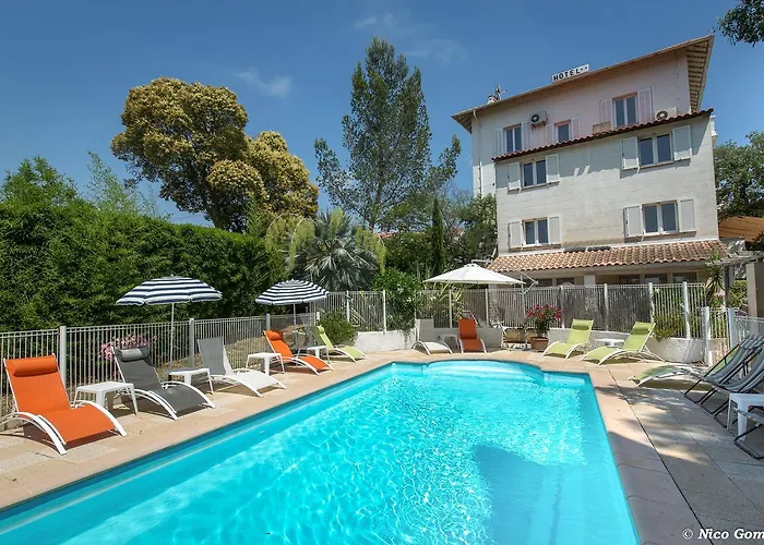 Le Thimothee : Hotel & Studios Saint-Raphael  photo